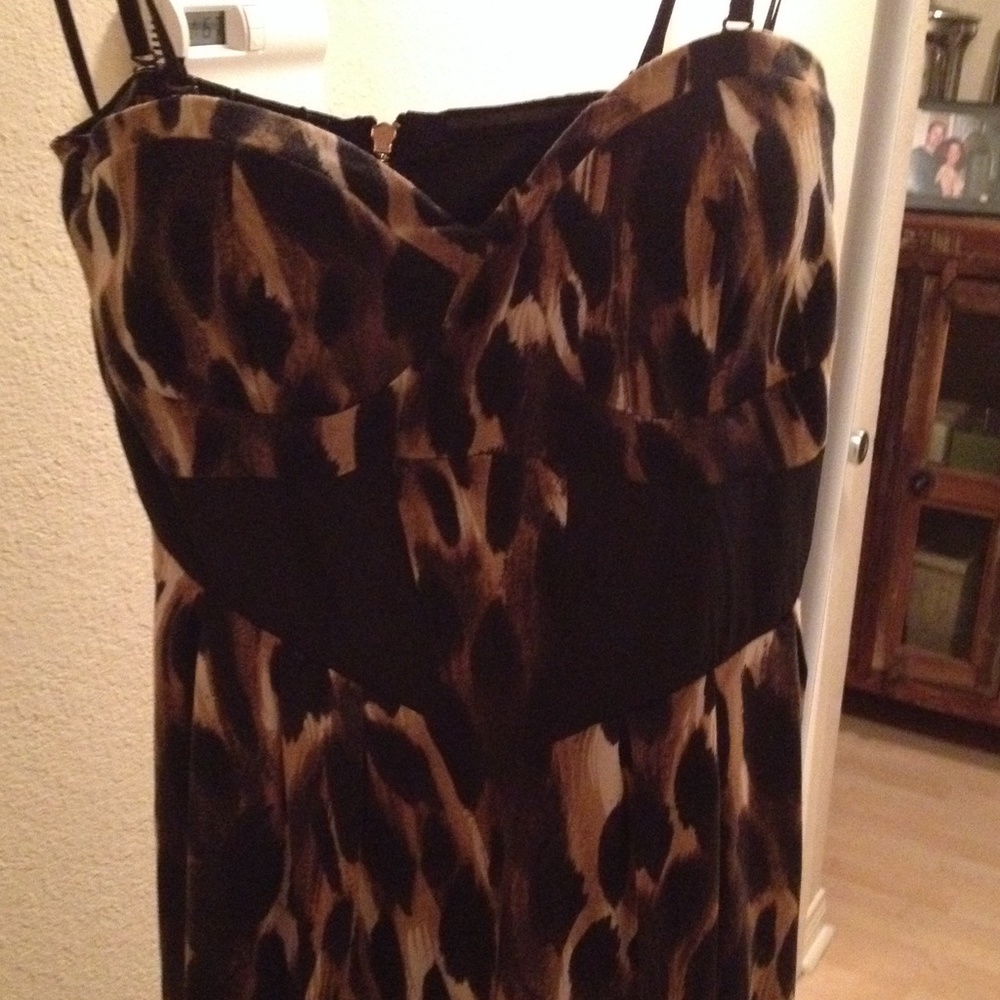 Beautiful animal print long dress with tags - Picture 2 of 4
